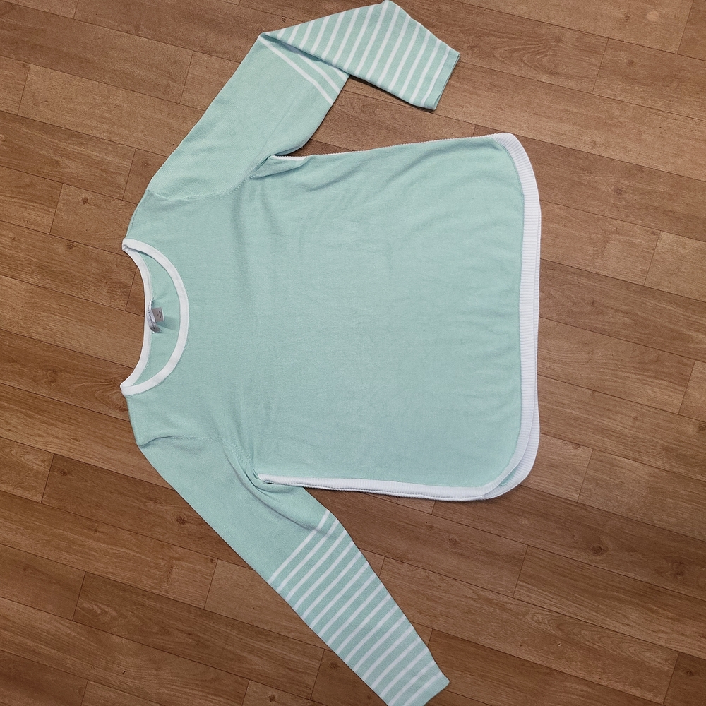Lightweight sweater